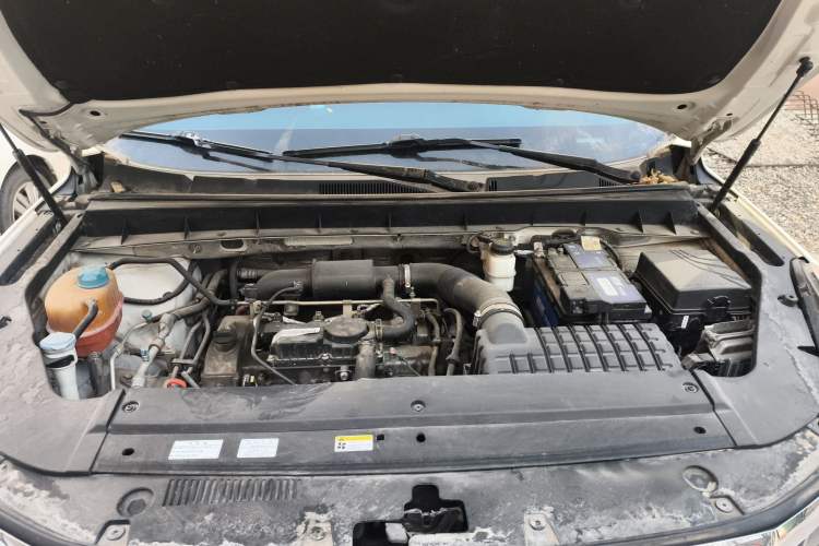 Used GAC Trumpchi GS7 2017 280T Two-Wheel Drive Luxury Model Engine Bay