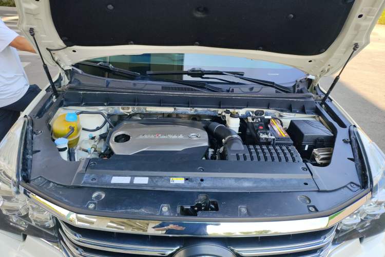 Used GAC Trumpchi GS7 2017 320T Two-Wheel-Drive Luxury Smart Connectivity Model Engine Bay