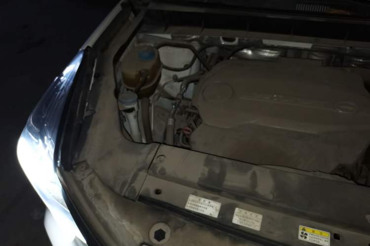 Used GAC Trumpchi GS7 2017 320T Two-Wheel-Drive Luxury Smart Connectivity Model Engine Bay Right