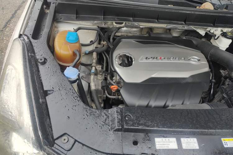 Used GAC Trumpchi GS7 2017 320T Two-Wheel-Drive Luxury Smart Connectivity Model Engine Bay Right