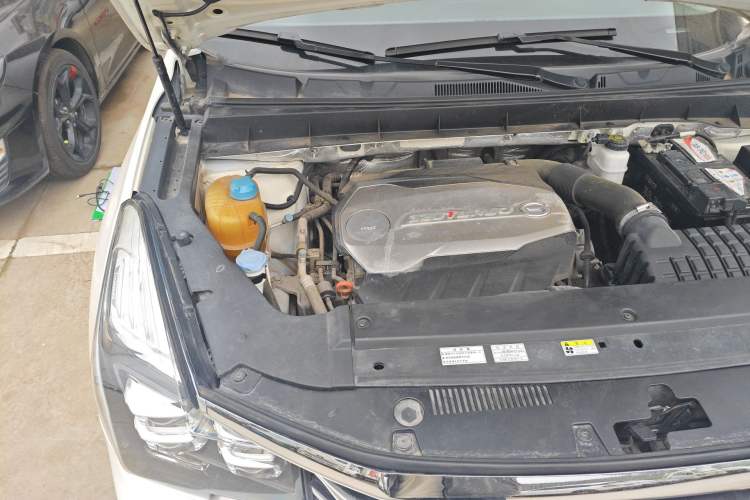 Used GAC Trumpchi GS7 2017 320T Two-Wheel-Drive Luxury Smart Connectivity Model Engine Bay Right