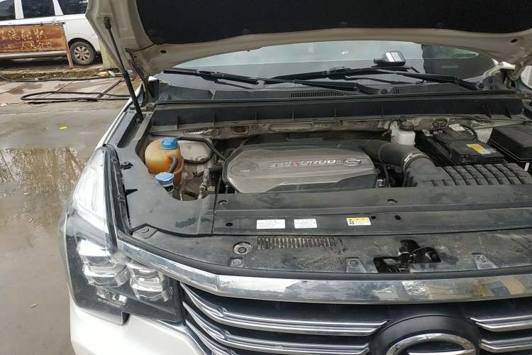 Used GAC Trumpchi GS7 2017 320T Two-Wheel-Drive Luxury Smart Connectivity Model Engine Bay Right