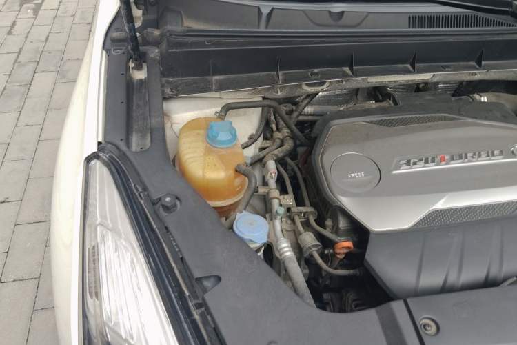 Used GAC Trumpchi GS7 2017 320T Two-Wheel-Drive Luxury Smart Connectivity Model Engine Bay Right