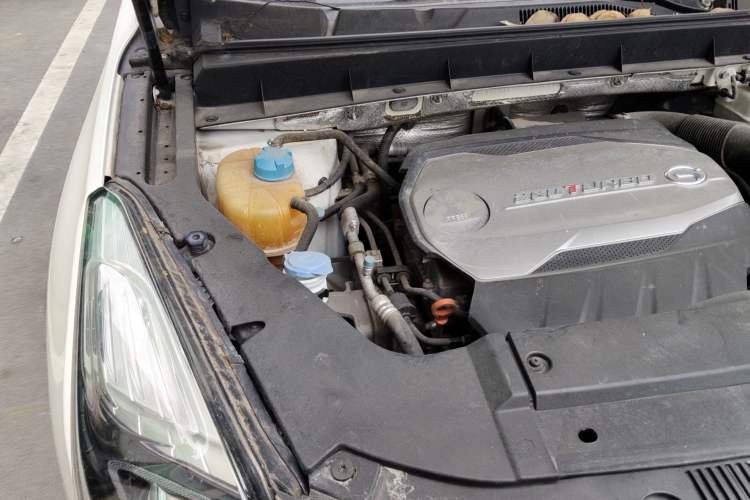 Used GAC Trumpchi GS7 2017 280T Two-Wheel Drive Luxury Model Engine Bay Right