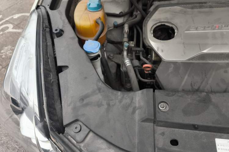 Used GAC Trumpchi GS7 2017 320T Two-Wheel-Drive Luxury Smart Connectivity Model Engine Bay Right
