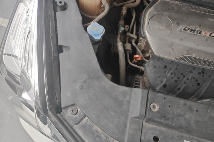 Used GAC Trumpchi GS7 2017 280T Two-Wheel Drive Luxury Model Engine Bay Right