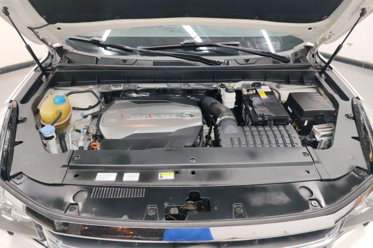Used GAC Trumpchi GS7 2017 320T Two-Wheel-Drive Luxury Smart Connectivity Model Engine Bay