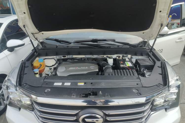 Used GAC Trumpchi GS7 2017 320T Two-Wheel-Drive Luxury Smart Connectivity Model Engine Bay
