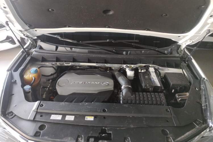 Used GAC Trumpchi GS7 2017 280T Two-Wheel Drive Luxury Model Engine Bay