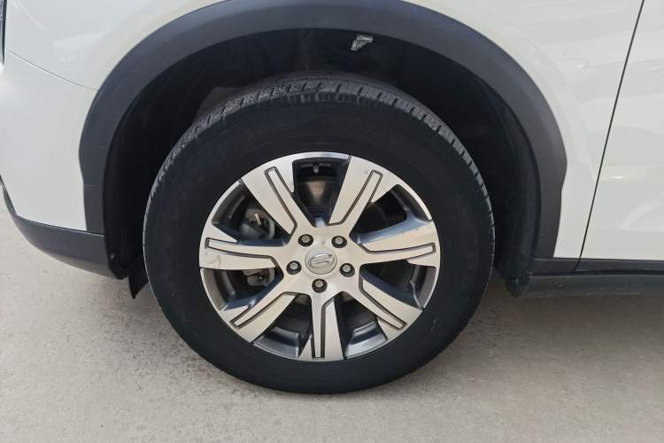 Used GAC Trumpchi GS7 2017 320T Two-Wheel-Drive Luxury Model Exterior 4