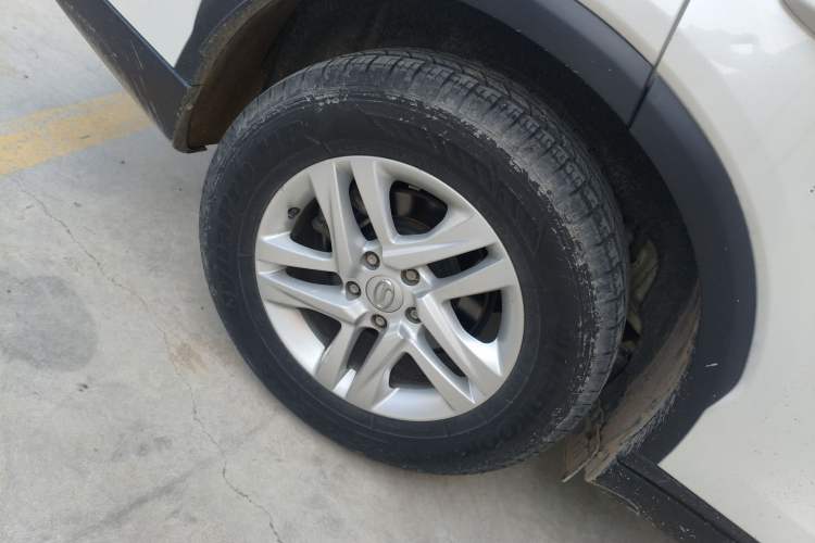 Used GAC Trumpchi GS7 2017 280T Two-Wheel Drive Luxury Model Exterior 5