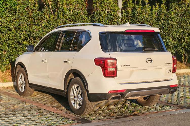 Used GAC Trumpchi GS7 2017 280T Two-Wheel Drive Luxury Model Exterior 5