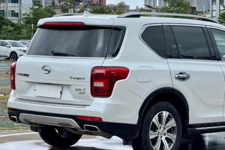 Used GAC Trumpchi GS7 2017 320T Two-Wheel-Drive Luxury Smart Connectivity Model Exterior 9