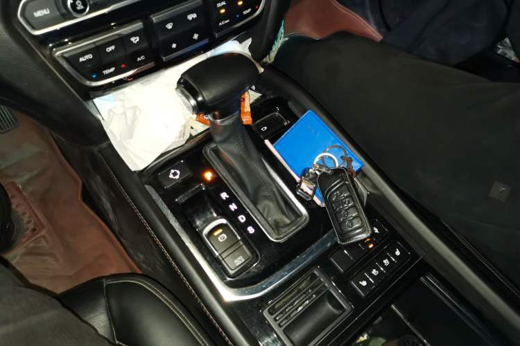 Used GAC Trumpchi GS7 2017 320T Two-Wheel-Drive Luxury Smart Connectivity Model Gear Lever