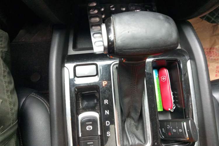 Used GAC Trumpchi GS7 2017 320T Two-Wheel-Drive Luxury Model Gear Lever