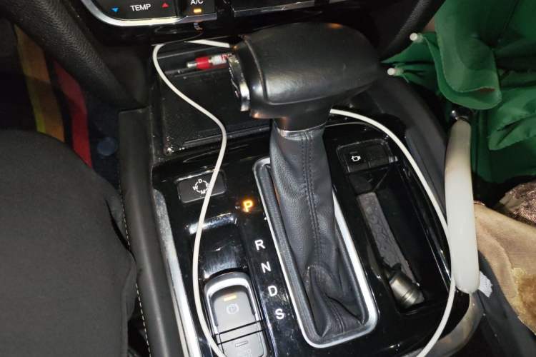 Used GAC Trumpchi GS7 2017 320T Two-Wheel-Drive Luxury Smart Connectivity Model Gear Lever