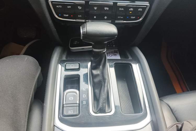 Used GAC Trumpchi GS7 2017 320T Two-Wheel-Drive Luxury Model Gear Lever