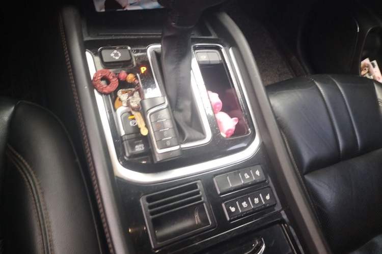 Used GAC Trumpchi GS7 2017 320T Four-Wheel Drive Luxury Smart Connectivity Model Gear Lever