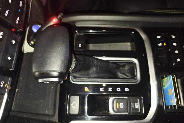 Used GAC Trumpchi GS7 2017 320T Two-Wheel-Drive Luxury Smart Connectivity Model Gear Lever
