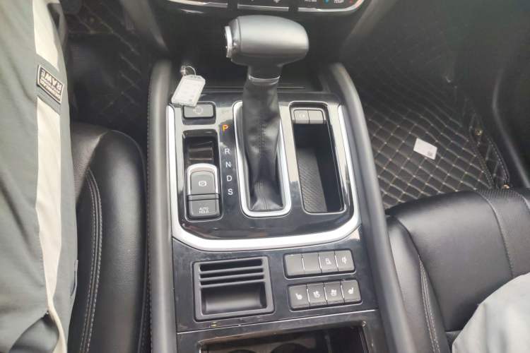 Used GAC Trumpchi GS7 2017 320T Two-Wheel-Drive Luxury Smart Connectivity Model Gear Lever