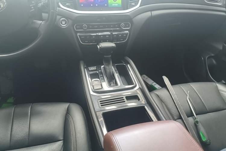 Used GAC Trumpchi GS7 2017 280T Two-Wheel Drive Luxury Model Gear Lever