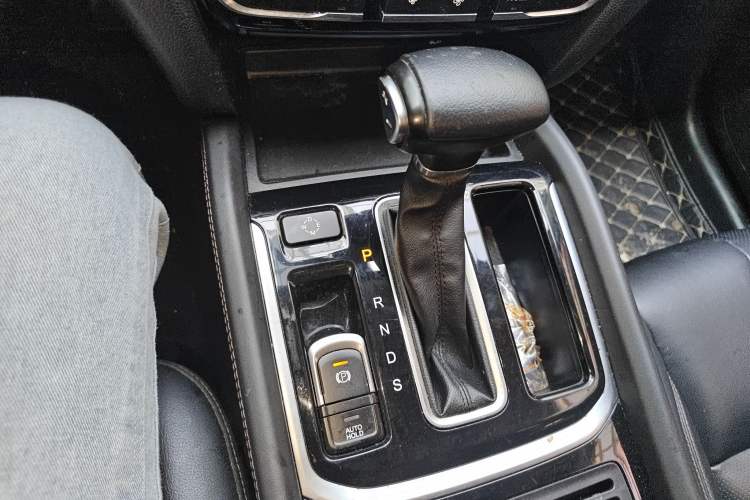 Used GAC Trumpchi GS7 2017 280T Two-Wheel Drive Luxury Model Gear Lever