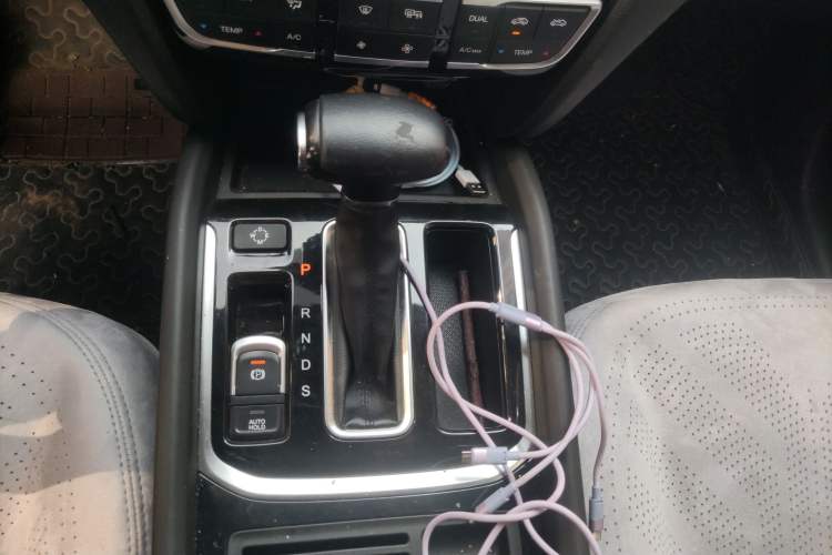 Used GAC Trumpchi GS7 2017 280T Two-Wheel Drive Luxury Model Gear Lever