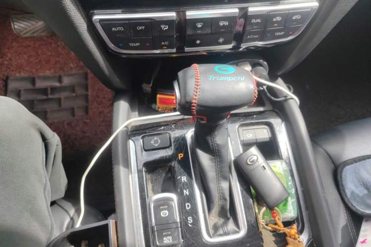 Used GAC Trumpchi GS7 2017 320T Two-Wheel-Drive Luxury Smart Connectivity Model Gear Lever
