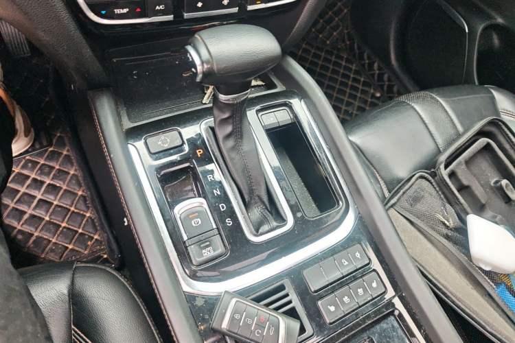 Used GAC Trumpchi GS7 2017 320T Two-Wheel-Drive Luxury Smart Connectivity Model Gear Lever
