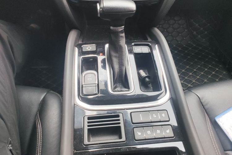 Used GAC Trumpchi GS7 2017 320T Two-Wheel-Drive Luxury Smart Connectivity Model Gear Lever