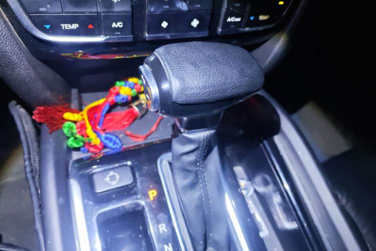 Used GAC Trumpchi GS7 2017 280T Two-Wheel Drive Luxury Model Gear Lever
