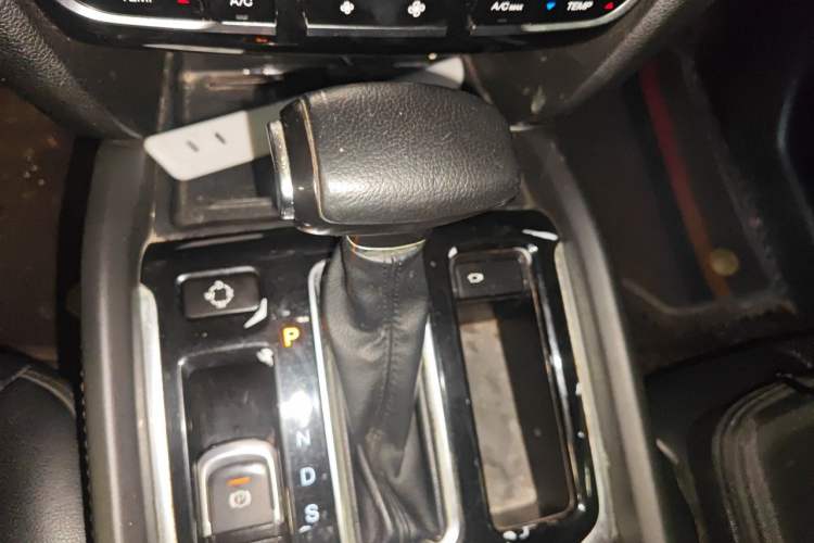 Used GAC Trumpchi GS7 2017 320T Two-Wheel-Drive Luxury Smart Connectivity Model Gear Lever