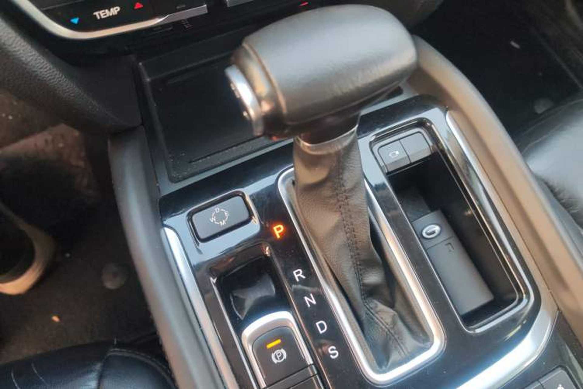 Used GAC Trumpchi GS7 2017 320T Two-Wheel-Drive Luxury Smart Connectivity Model Gear Lever