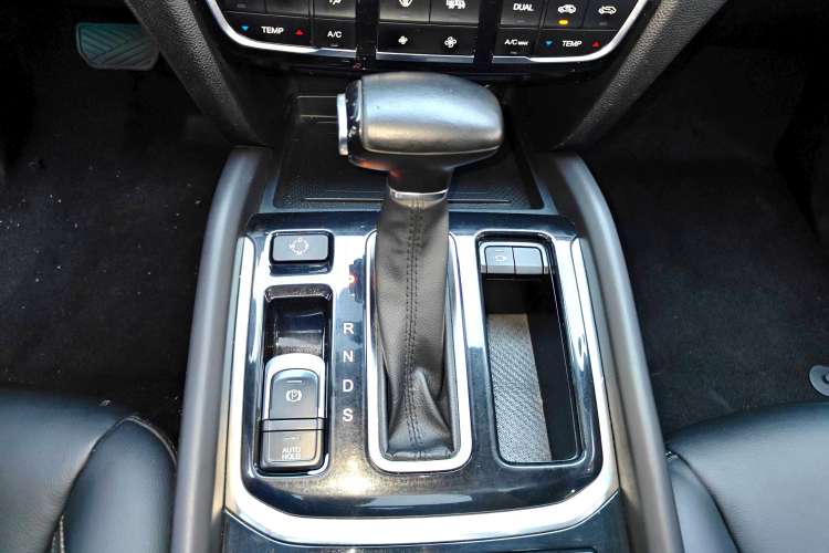 Used GAC Trumpchi GS7 2017 320T Two-Wheel-Drive Luxury Smart Connectivity Model Gear Lever