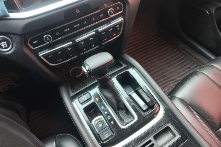 Used GAC Trumpchi GS7 2017 280T Two-Wheel Drive Luxury Model Gear Lever