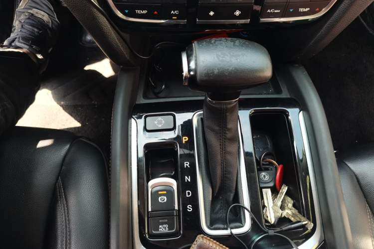 Used GAC Trumpchi GS7 2017 280T Two-Wheel Drive Luxury Model Gear Lever