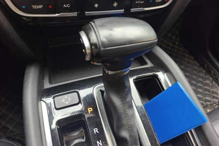 Used GAC Trumpchi GS7 2017 280T Two-Wheel Drive Luxury Model Gear Lever