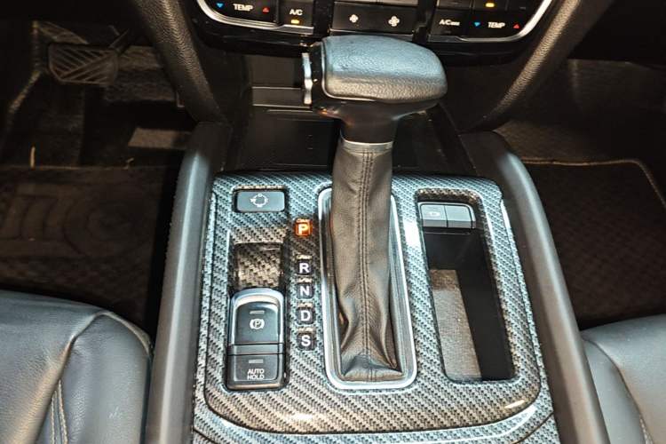 Used GAC Trumpchi GS7 2017 320T Two-Wheel-Drive Luxury Smart Connectivity Model Gear Lever