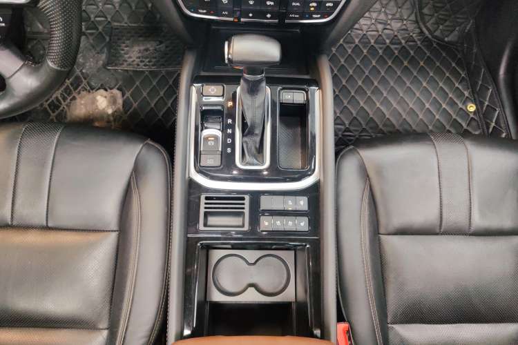 Used GAC Trumpchi GS7 2017 320T Two-Wheel-Drive Luxury Smart Connectivity Model Gear Lever