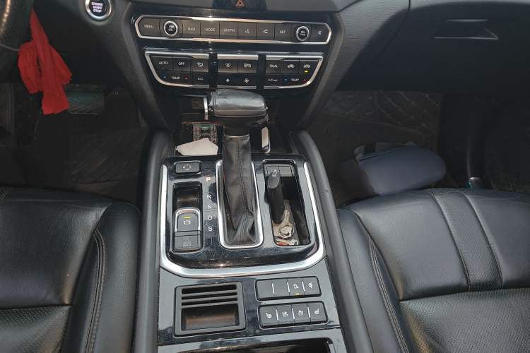 Used GAC Trumpchi GS7 2017 320T Two-Wheel-Drive Luxury Smart Connectivity Model Gear Lever