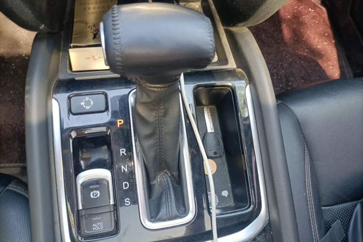 Used GAC Trumpchi GS7 2017 320T Two-Wheel-Drive Luxury Model Gear Lever