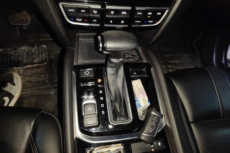 Used GAC Trumpchi GS7 2017 320T Two-Wheel-Drive Luxury Smart Connectivity Model Gear Lever