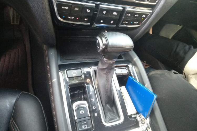 Used GAC Trumpchi GS7 2017 320T Two-Wheel-Drive Luxury Smart Connectivity Model Gear Lever