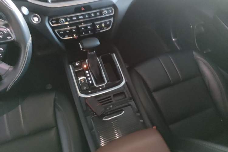 Used GAC Trumpchi GS7 2017 280T Two-Wheel Drive Luxury Model Gear Lever