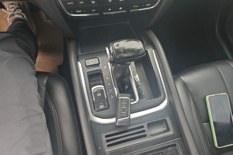 Used GAC Trumpchi GS7 2017 320T Two-Wheel-Drive Luxury Model Gear Lever