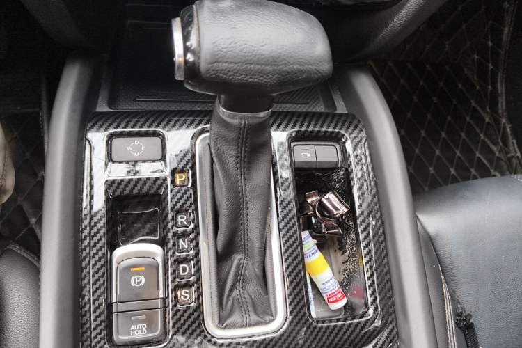 Used GAC Trumpchi GS7 2017 320T Two-Wheel-Drive Luxury Smart Connectivity Model Gear Lever