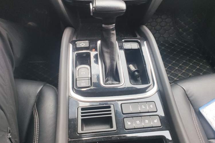 Used GAC Trumpchi GS7 2017 320T Two-Wheel-Drive Luxury Smart Connectivity Model Gear Lever