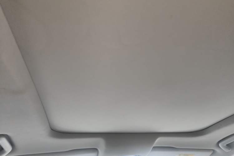 Used GAC Trumpchi GS7 2017 320T Two-Wheel-Drive Luxury Smart Connectivity Model Headliner
