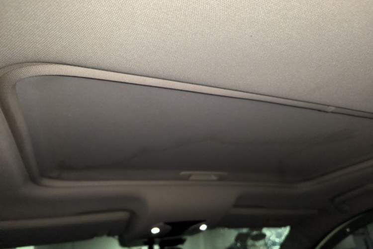 Used GAC Trumpchi GS7 2017 280T Two-Wheel Drive Luxury Model Headliner