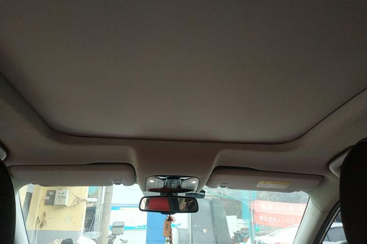 Used GAC Trumpchi GS7 2017 320T Two-Wheel-Drive Luxury Smart Connectivity Model Headliner